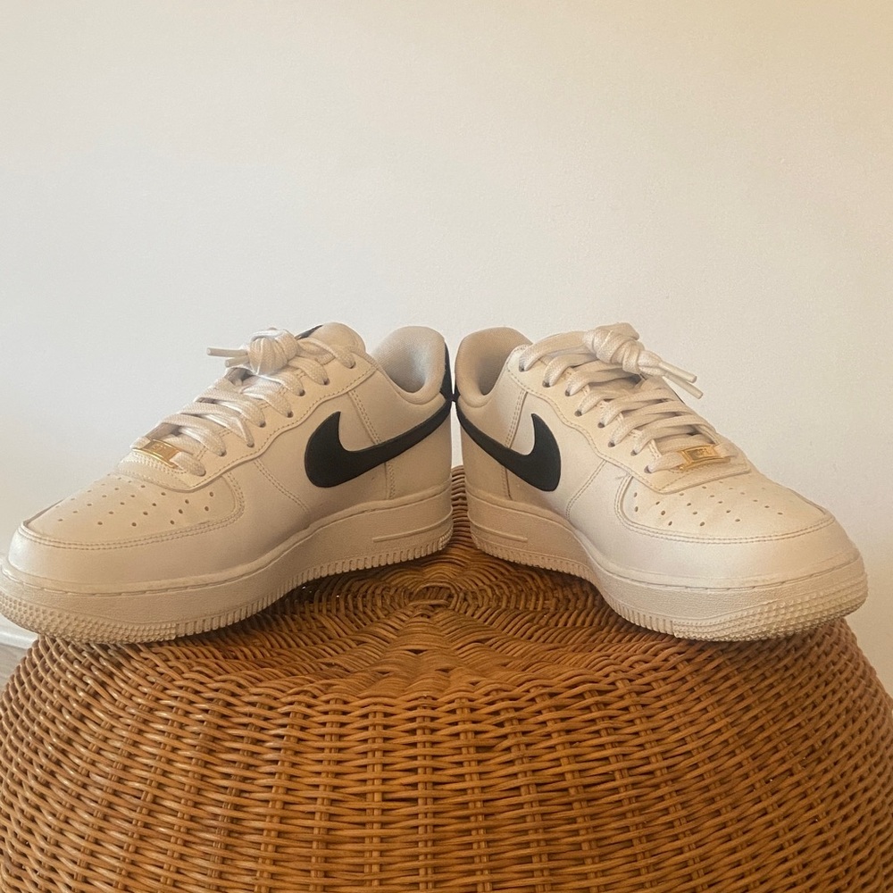 Nike Beige and Black Sneakers